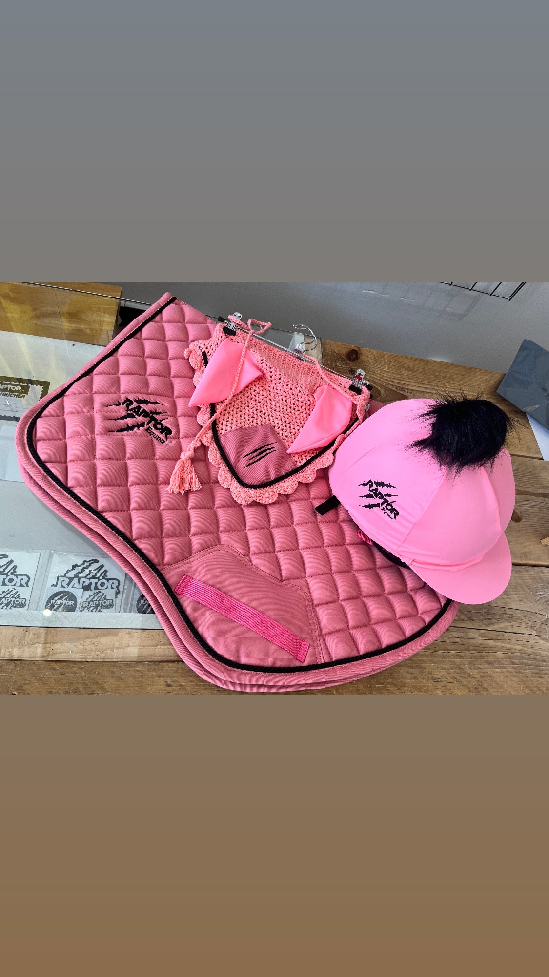 Raptor saddlepad/ears/hatsilk